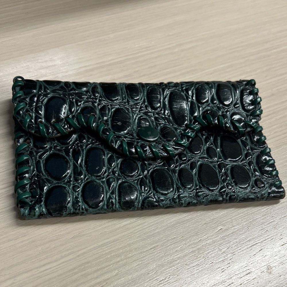Green Crocodile Embossed Leather Envelope Credit Card Snap Interior Zip Wallet